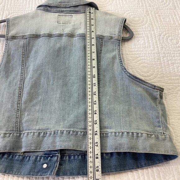 Torrid Light Wash Denim Vest Size 1X - Picture 8 of 13